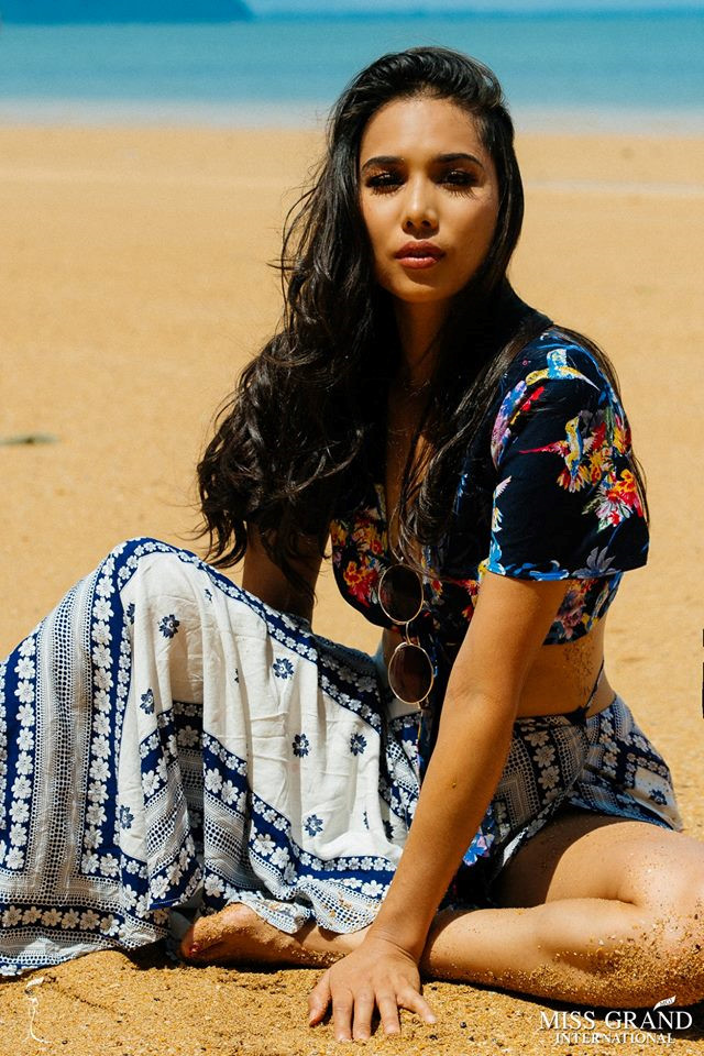 Dàn Á hậu, Hoa hậu Hòa bình Quốc tế 2017 khoe dáng nóng bỏng với bikini bên bờ biển Thái Lan